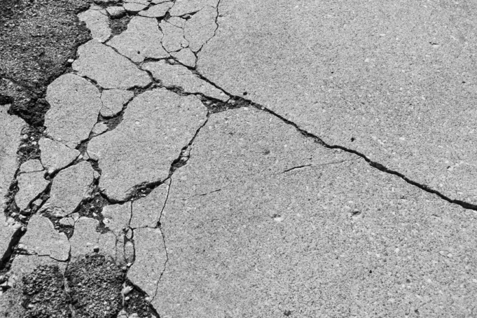 خرابی بتن در اثر چرخه یخ‌زدگی–ذوب: علل، انواع آسیب و روش‌های پیشگیری
